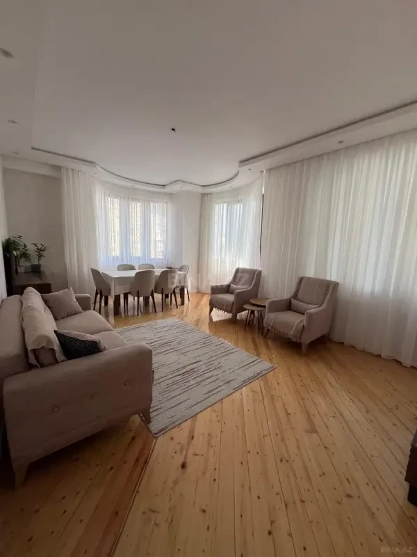 Satılır 3 otaqlı mənzil 133.7 m²
