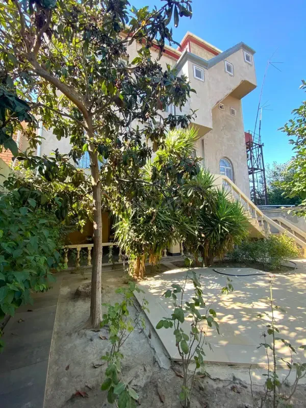 Satılır 6 otaqlı həyət evi 550 m²