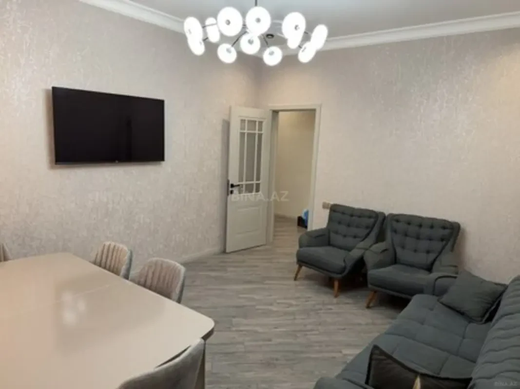 Kirayə verilir 2 otaqlı mənzil 81 m²