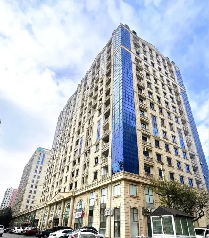Satılır 3 otaqlı mənzil 136 m²