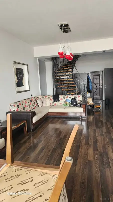 Kirayə verilir 3 otaqlı mənzil 150 m²