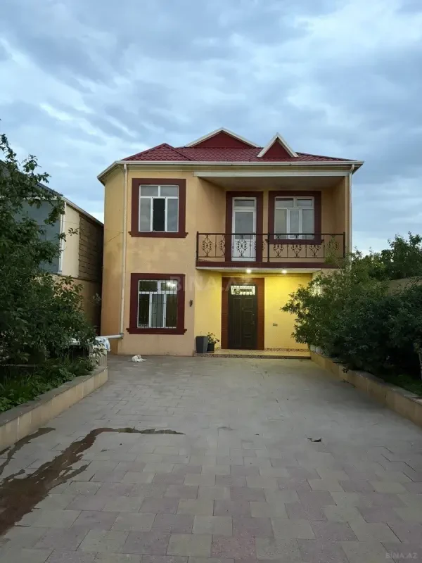 Satılır 5 otaqlı həyət evi 200 m²