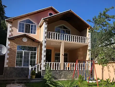 Kirayə verilir 7 otaqlı həyət evi 150 m² — Qax 7 otaq 150.00 m²