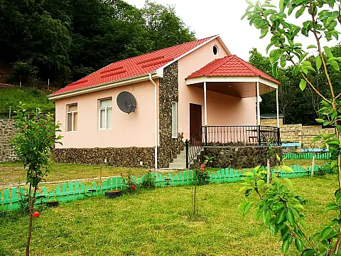 Kirayə verilir 3 otaqlı həyət evi 55 m² — Qax 3 otaq 55.00 m²