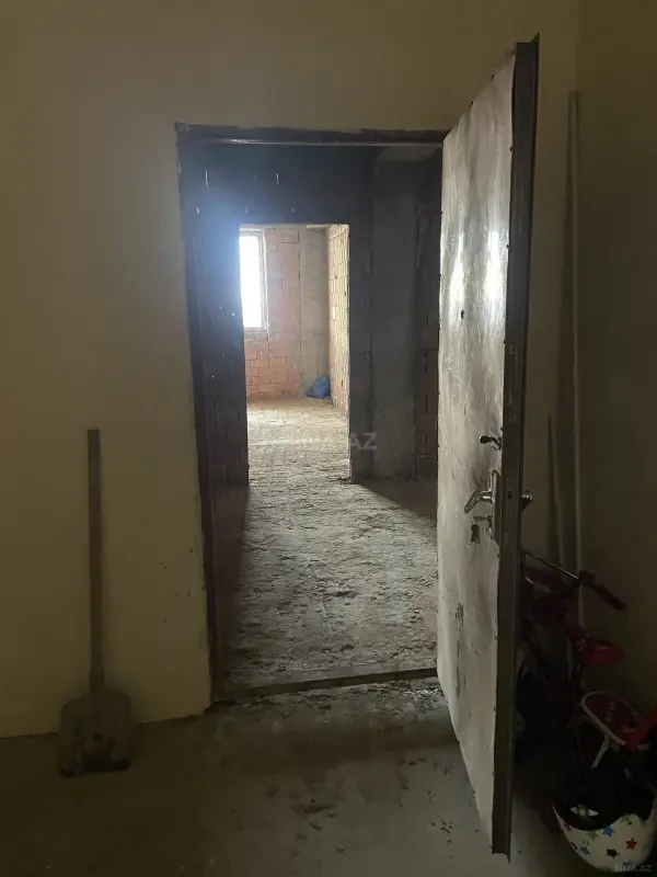 Satılır 4 otaqlı mənzil 141 m²
