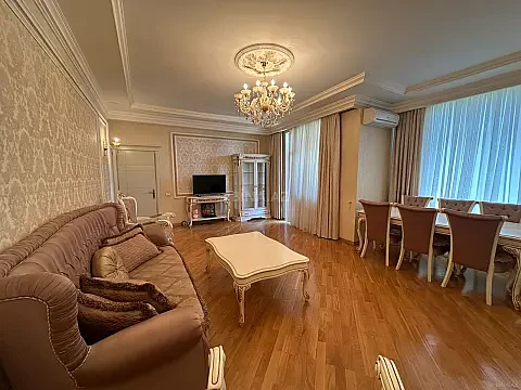 Kirayə verilir 3 otaqlı mənzil 120 m² — Bakı 3 otaq 120.00 m²