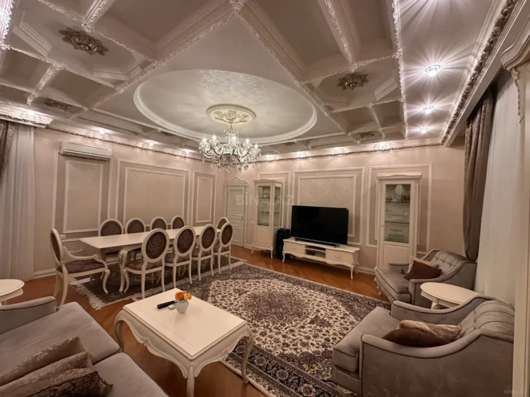 Satılır 3 otaqlı mənzil 135 m²