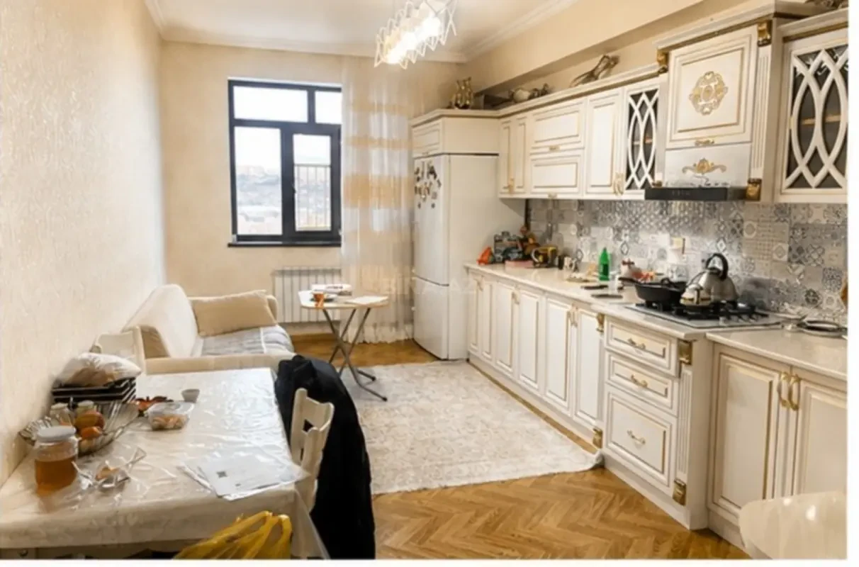 Kirayə verilir 3 otaqlı mənzil 132 m²