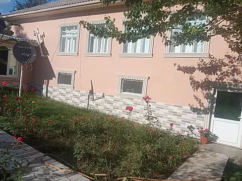 Kirayə verilir 4 otaqlı həyət evi 100 m² — Qəbələ 4 otaq 100.00 m²