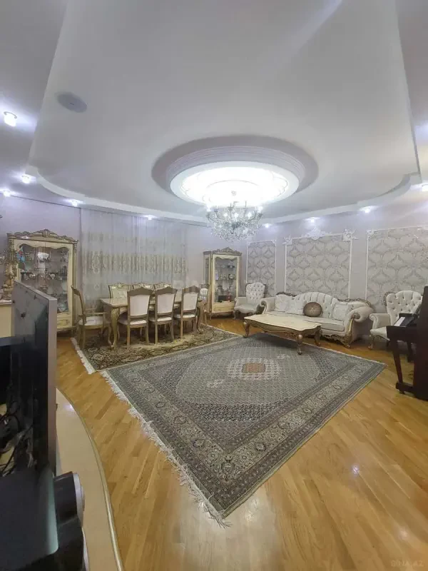 Satılır 3 otaqlı mənzil 141 m²