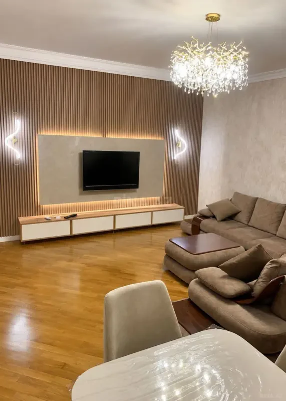 Kirayə verilir 4 otaqlı mənzil 158 m²