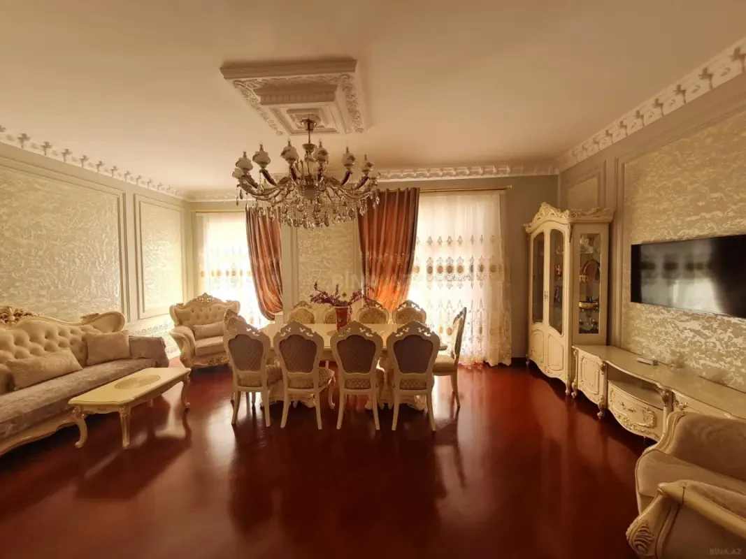 Satılır 4 otaqlı mənzil 200 m²