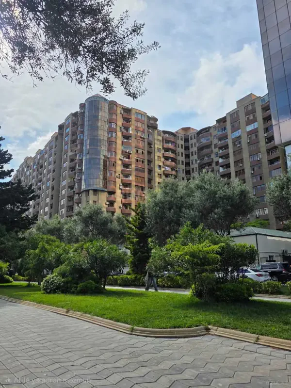 Kirayə verilir 2 otaqlı mənzil 75 m²