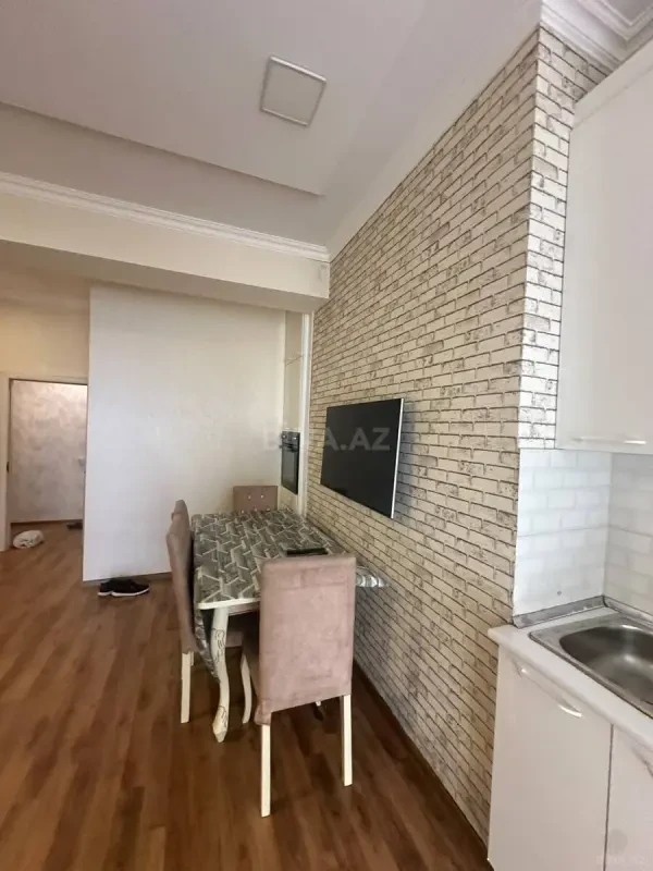 Kirayə verilir 2 otaqlı mənzil 60 m²