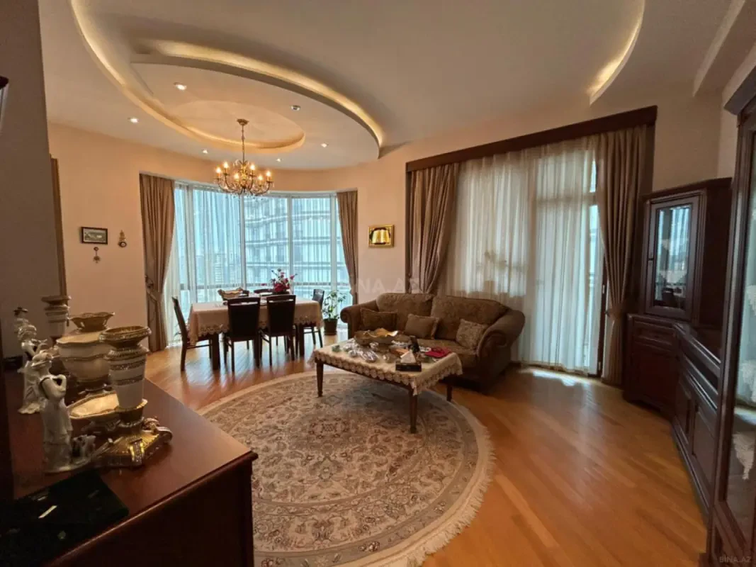 Satılır 3 otaqlı mənzil 140 m²