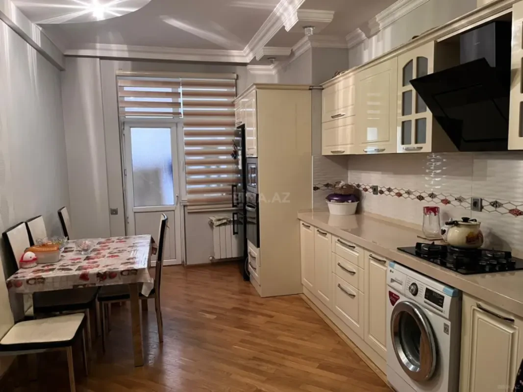 Satılır 4 otaqlı mənzil 153 m²