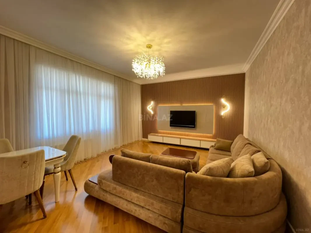 Kirayə verilir 4 otaqlı mənzil 148 m²