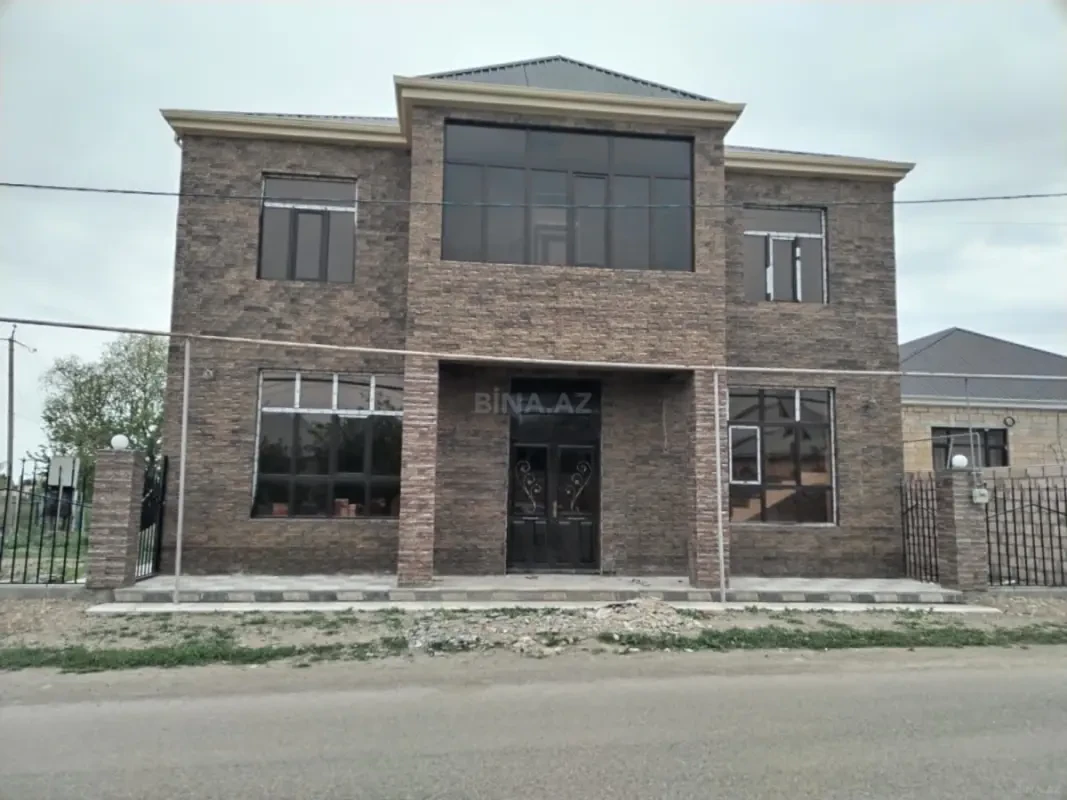 Satılır obyekt 200 m²