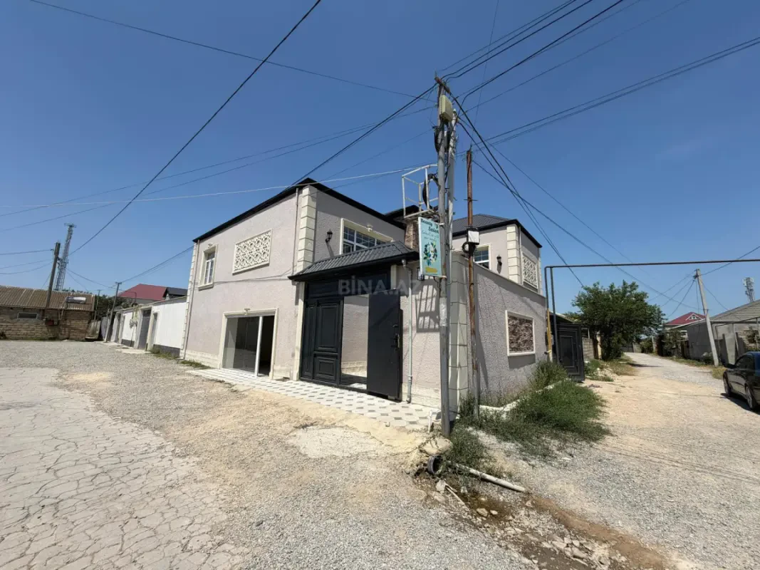 Satılır 4 otaqlı həyət evi 240 m²