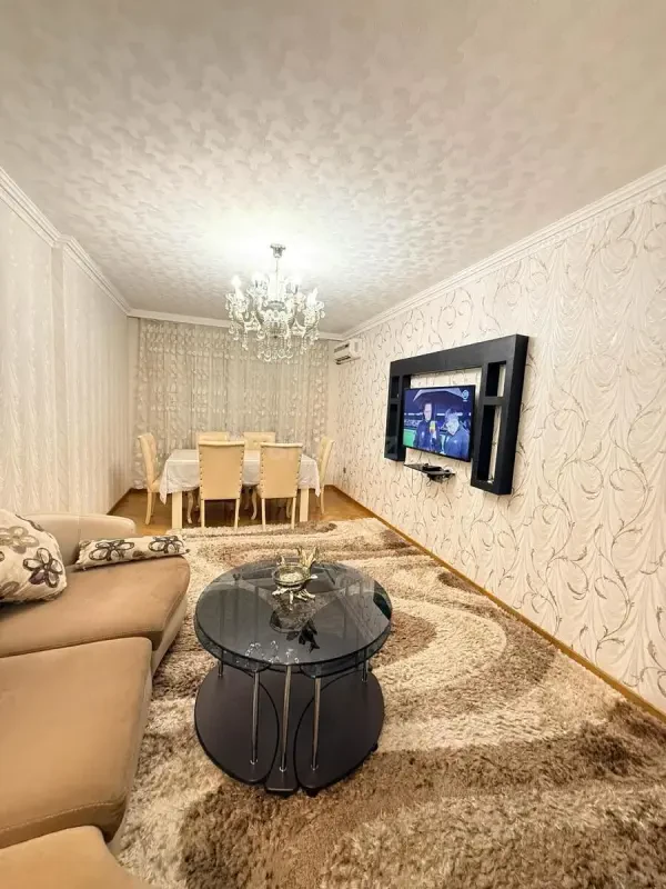 Satılır 3 otaqlı mənzil 135 m²