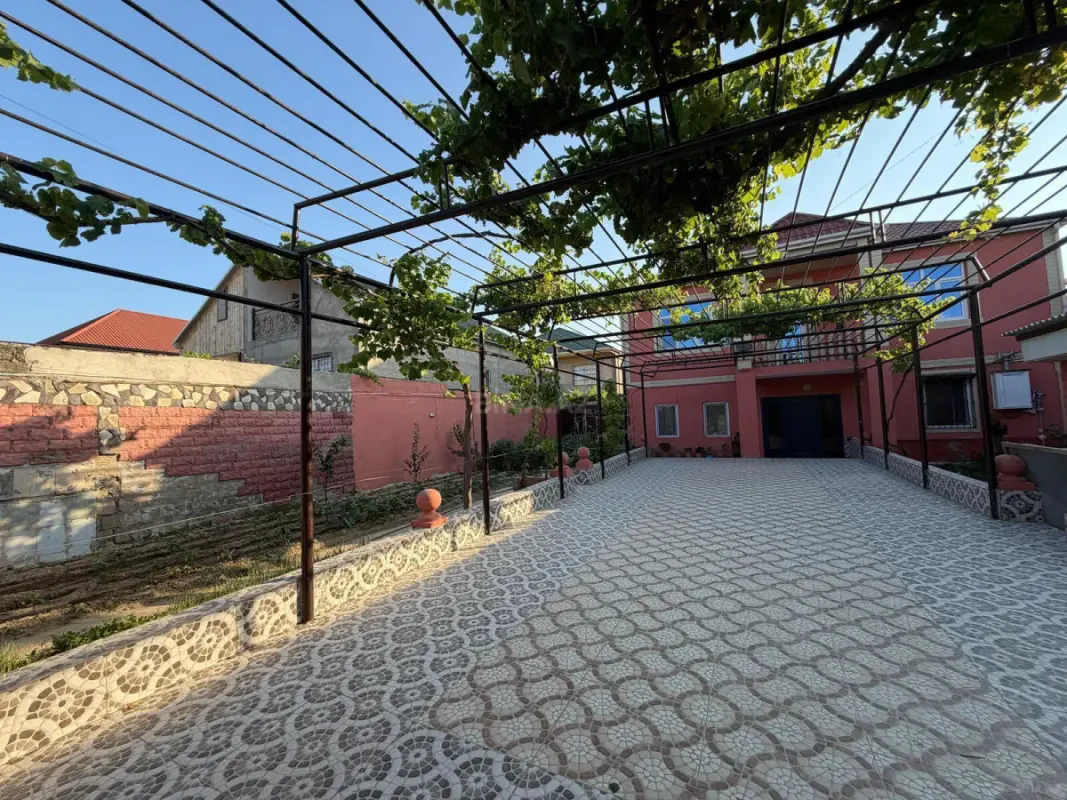 Satılır 6 otaqlı həyət evi 200 m²