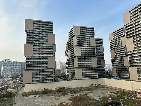 Kirayə verilir 3 otaqlı mənzil 142 m² — Bakı 3 otaq 142.00 m²