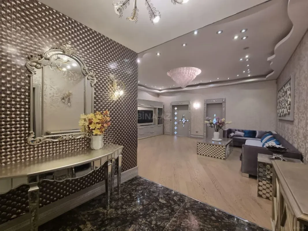 Satılır 4 otaqlı mənzil 239 m²
