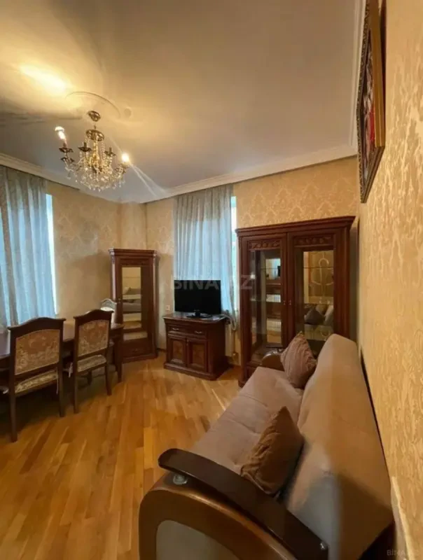 Kirayə verilir 2 otaqlı mənzil 80 m²