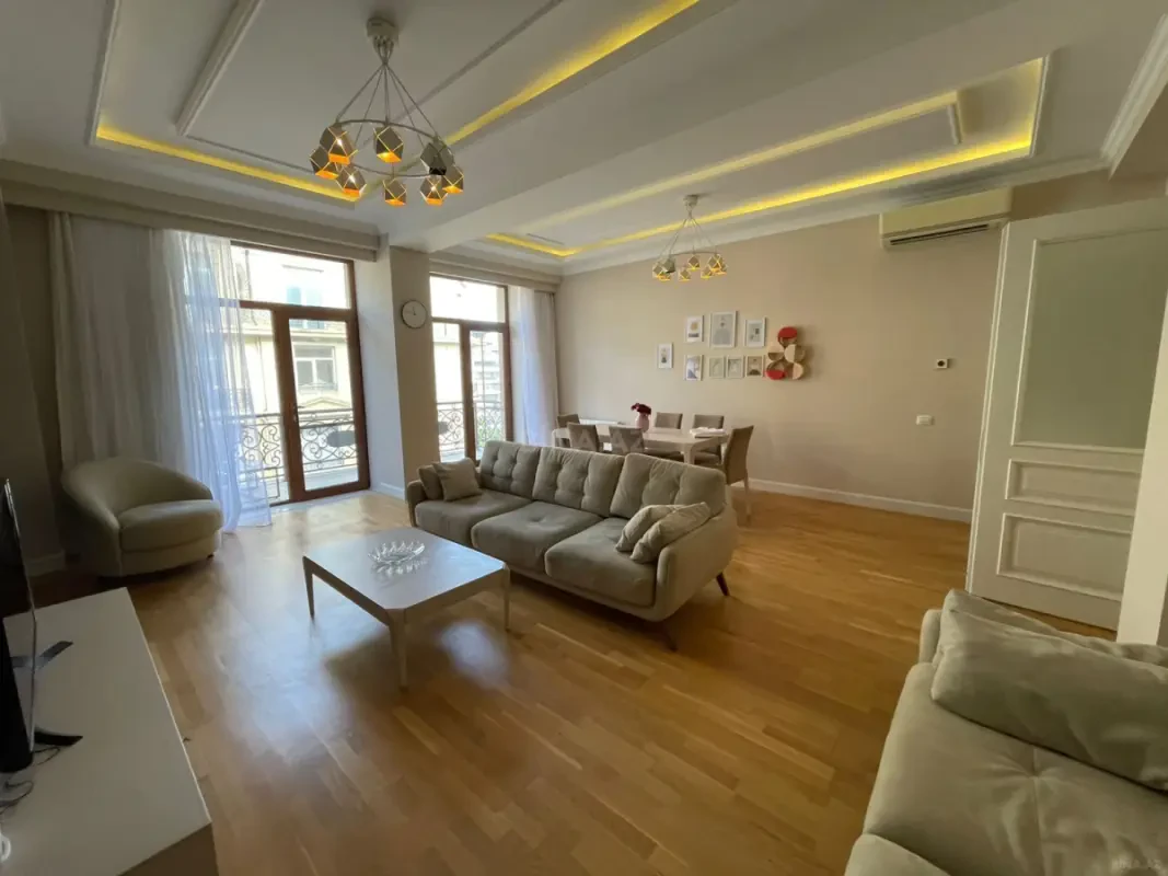 Kirayə verilir 3 otaqlı mənzil 135 m²