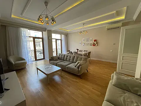 Kirayə verilir 3 otaqlı mənzil 135 m² — Bakı 3 otaq 135.00 m²