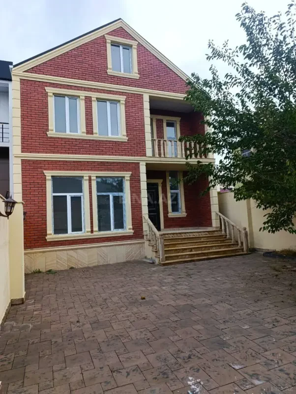 Satılır 5 otaqlı həyət evi 200 m²