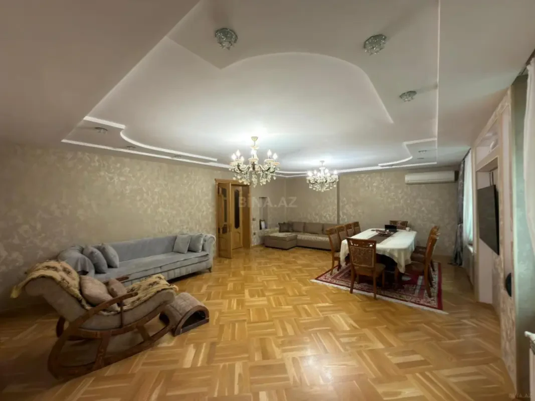 Satılır 4 otaqlı mənzil 133 m²