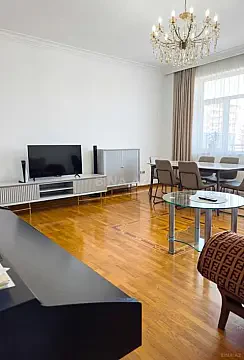 Kirayə verilir 3 otaqlı mənzil 170 m² — Bakı 3 otaq 170.00 m²