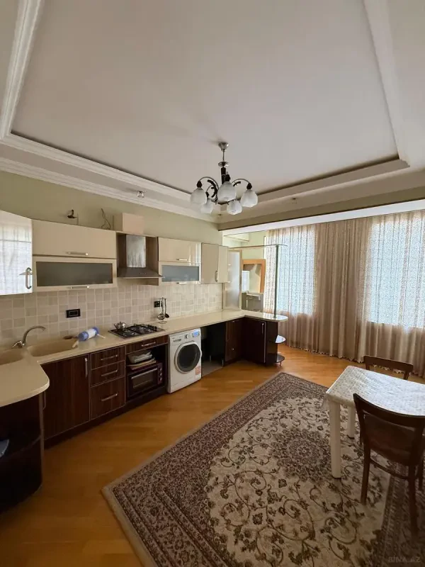Satılır 3 otaqlı mənzil 130 m²