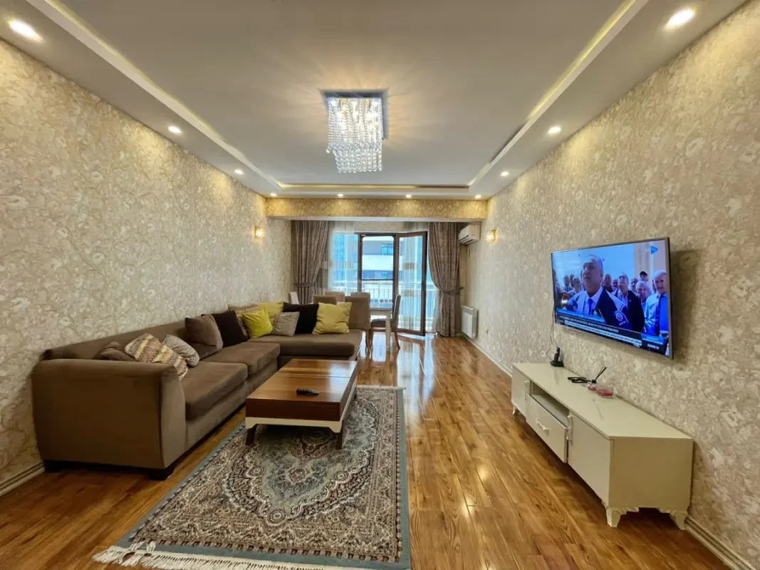 Kirayə verilir 2 otaqlı mənzil 80 m²