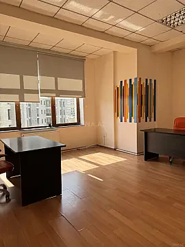 Kirayə verilir 5 otaqlı ofis 240 m² — Bakı, Sahil qəs. 5 otaq 240.00 m²