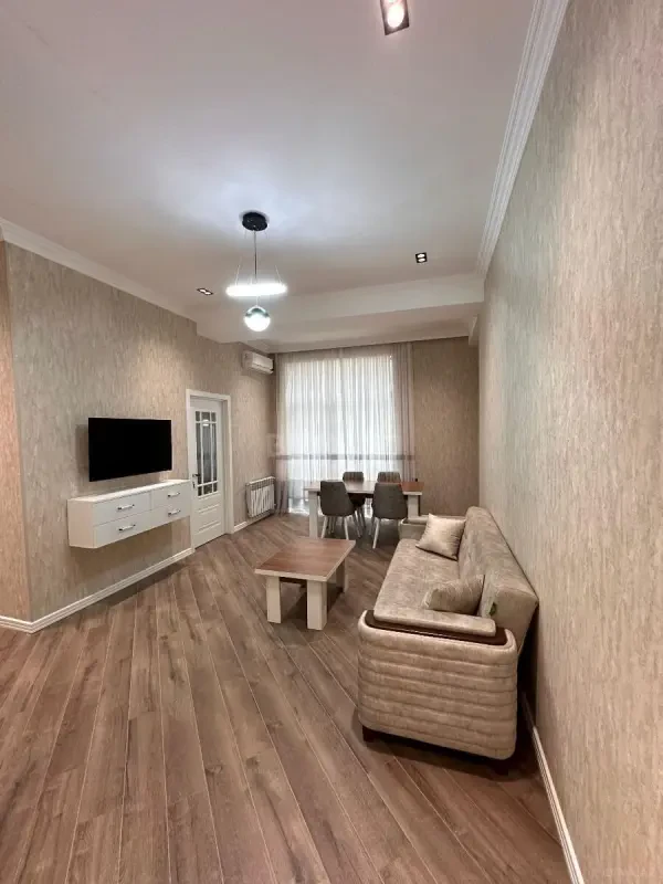 Kirayə verilir 2 otaqlı mənzil 60 m²