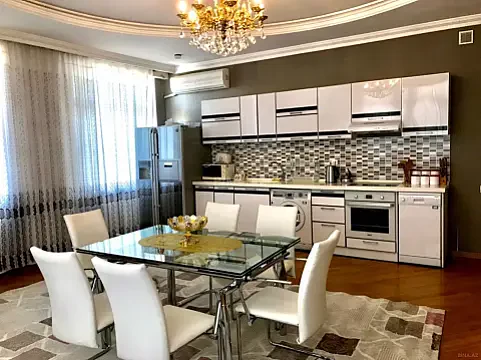 Kirayə verilir 3 otaqlı mənzil 155 m² — Bakı 3 otaq 155.00 m²