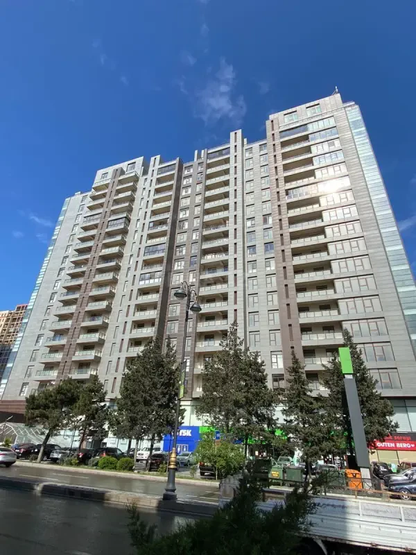 Satılır 3 otaqlı mənzil 152 m²