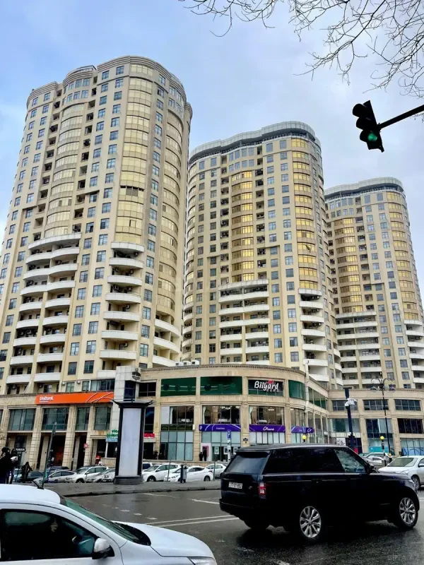 Kirayə verilir 3 otaqlı mənzil 165 m²