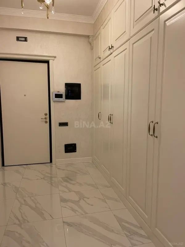 Kirayə verilir 3 otaqlı mənzil 137 m²