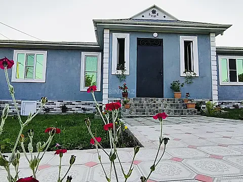 Kirayə verilir 2 otaqlı həyət evi 100 m² — Qəbələ 2 otaq 100.00 m²