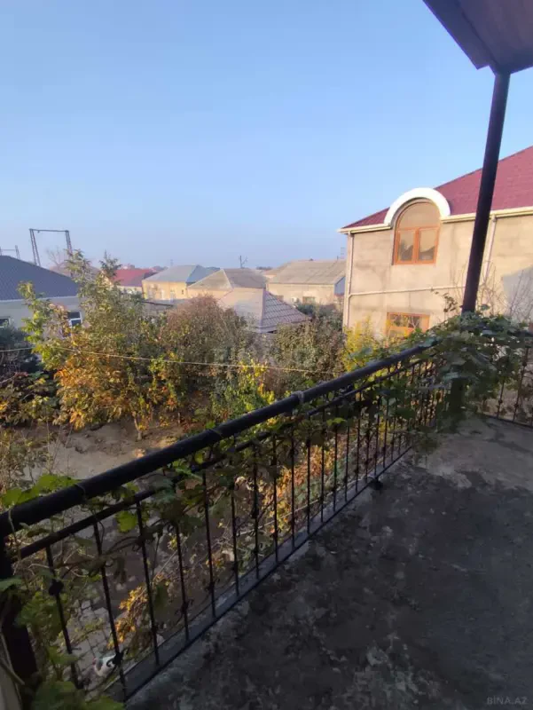Satılır 6 otaqlı həyət evi 240 m²