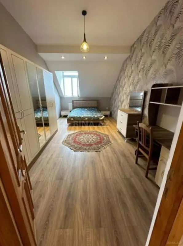 Kirayə verilir 4 otaqlı mənzil 200 m²