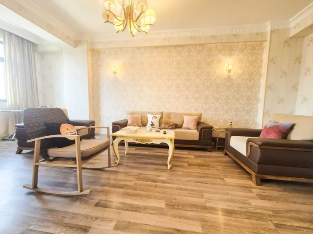 Kirayə verilir 2 otaqlı mənzil 90 m²