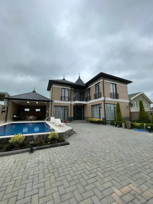 Satılır 4 otaqlı həyət evi 180 m²