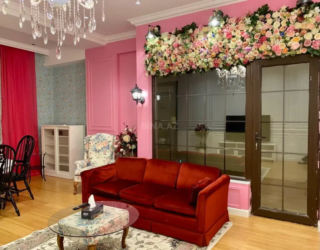 Kirayə verilir 3 otaqlı mənzil 140 m²