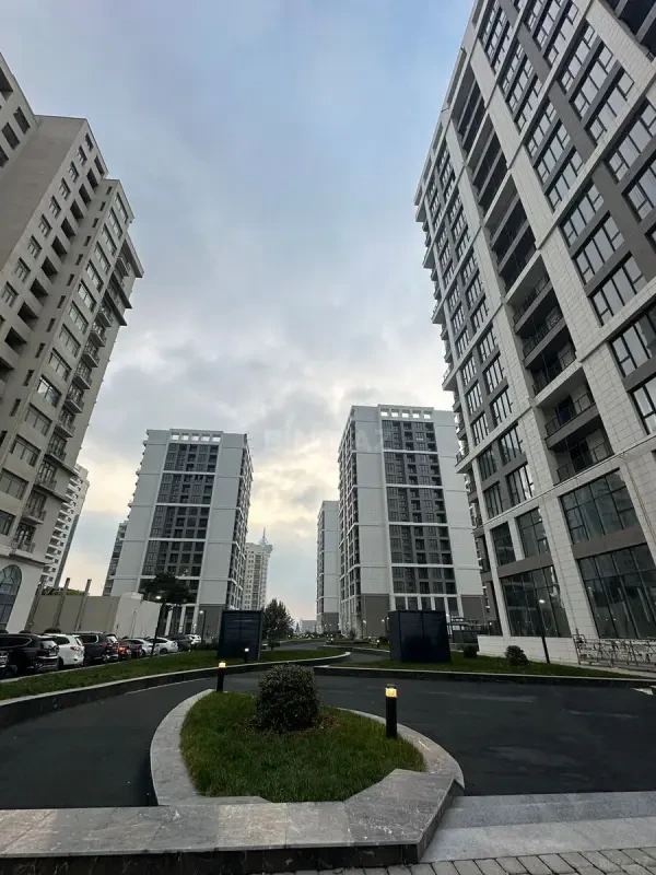 Satılır 2 otaqlı mənzil 108.2 m²