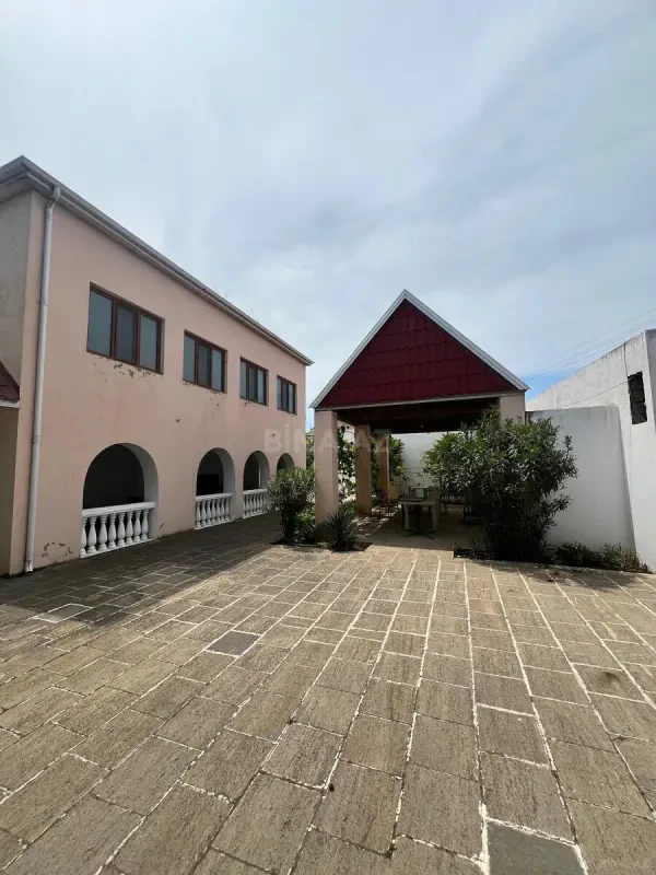 Kirayə verilir 9 otaqlı həyət evi 295 m²