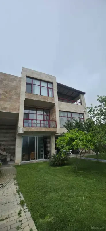 Satılır 7 otaqlı həyət evi 560 m²